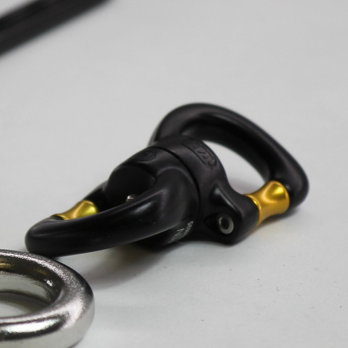 Drehwirbel für Luftakrobatik von Petzl - Swivel S & Open Swivel - Stonebite Circus Shop